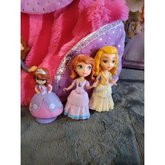 Toy bundle 2 Play Sets, 2 DVD'S and Purse (#1) - Picture 3 of 11